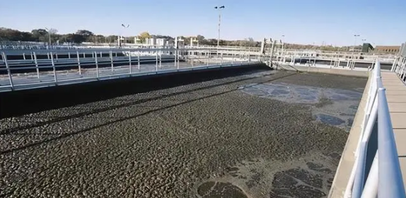 無(wú)錫田鑫化工分享曝氣池的泡沫顏色不同是怎么回事？